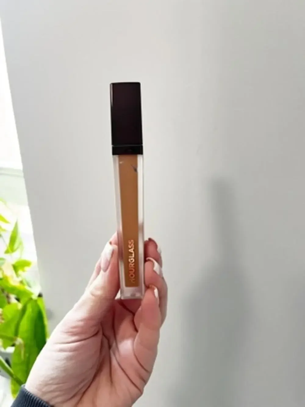 NEW Hourglass Vanish Airbrush Concealer in Umber